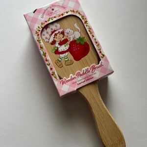 Strawberry Shortcake Wooden Paddle Brush NEW IN BOX